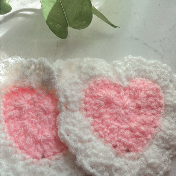 Handmade pink & white crochet heart coaster ( set of 4) - Picture 4 of 6